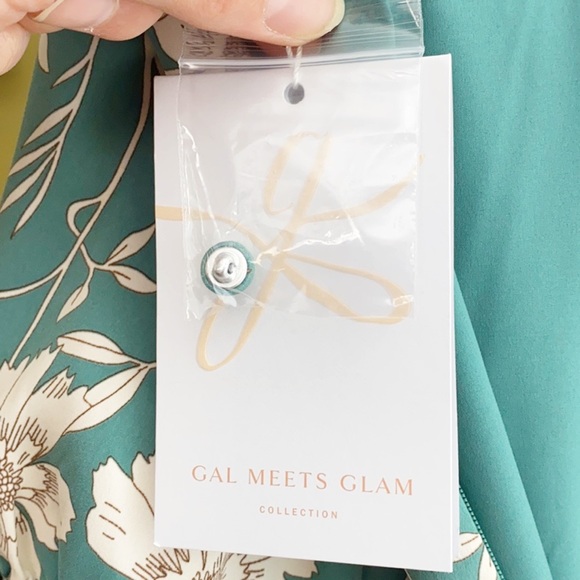 Gal Meets Glam Shannon Pleat Neck Maxi Dress - Picture 11 of 15